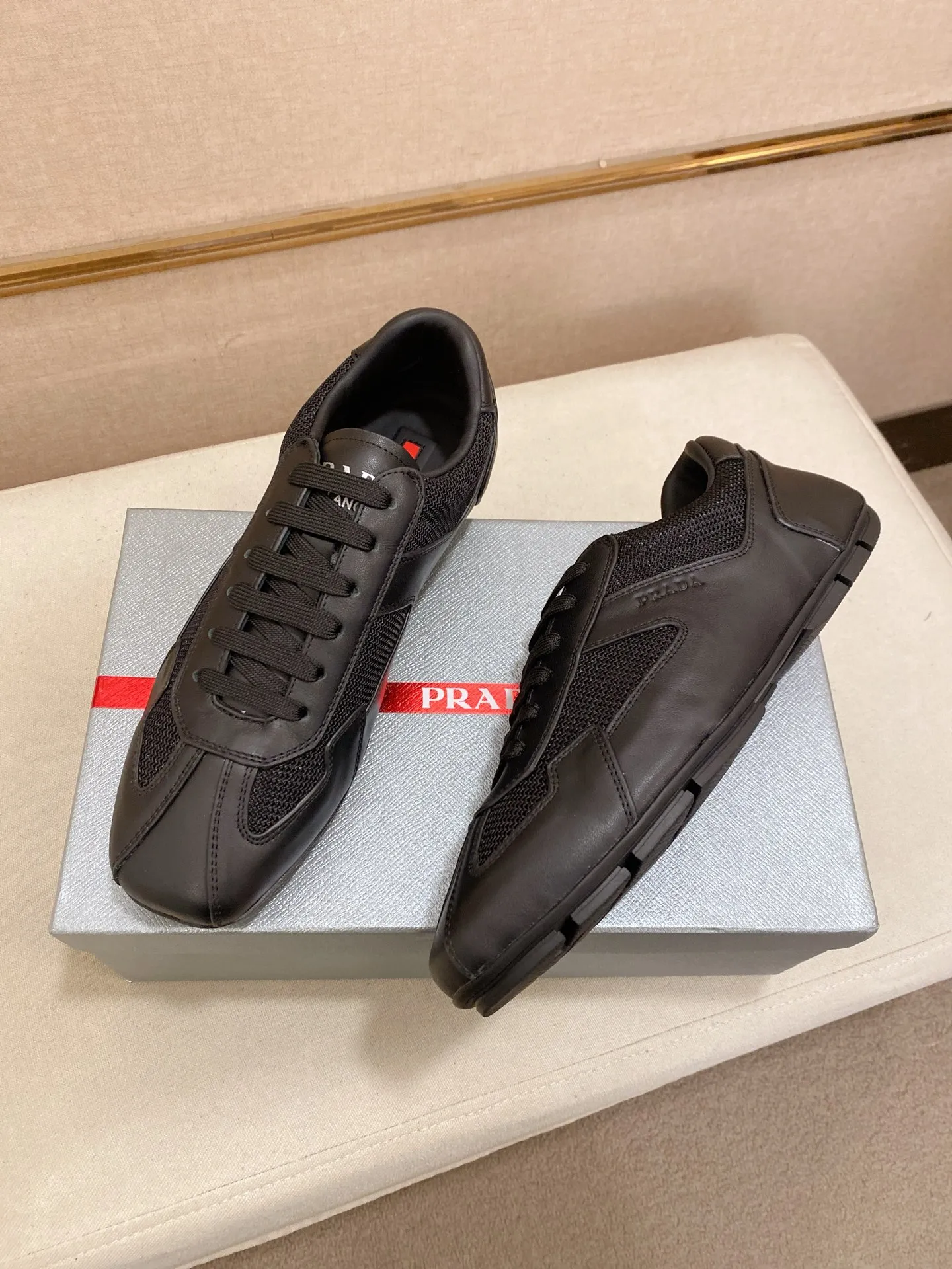 Men's shoes 💰 480💰 ✔️✔️✔️Top high version High-quality new PRADA (Prada) counters are launched at the same time. The new men's shoes and 😘fabrics are purely handmade in Niujing. Lining: Full cowhide lining. 👍🏿High-end☄️Open-molded non-slip rubber outsole, exquisite lines, simple and elegant, comfortable and high-end for leisure travel. Code number: 38-44. Can be customized45
